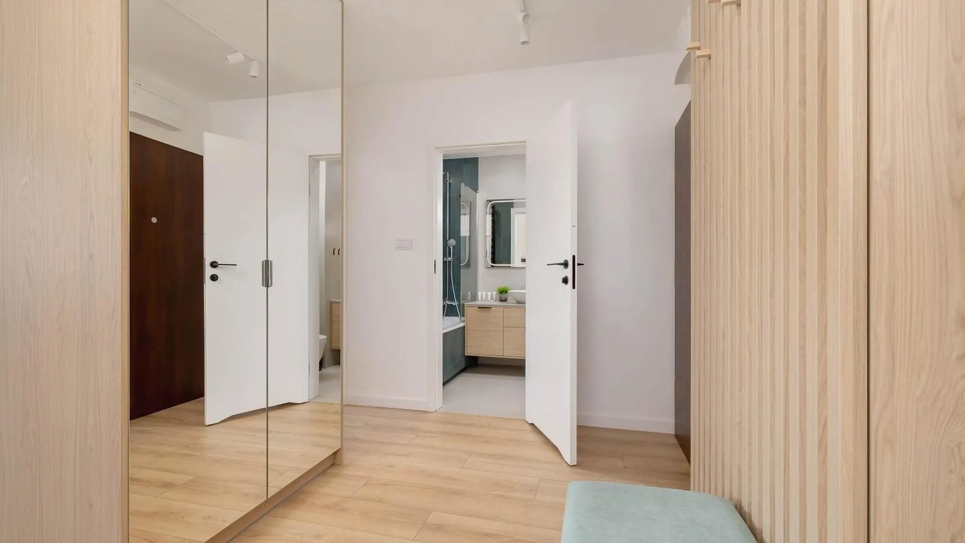 Nowoczesny Rodzinny Apartament Z Klimatyzacja I Parkingiem W Krakowie By Renters Prestige 0*, Krakow