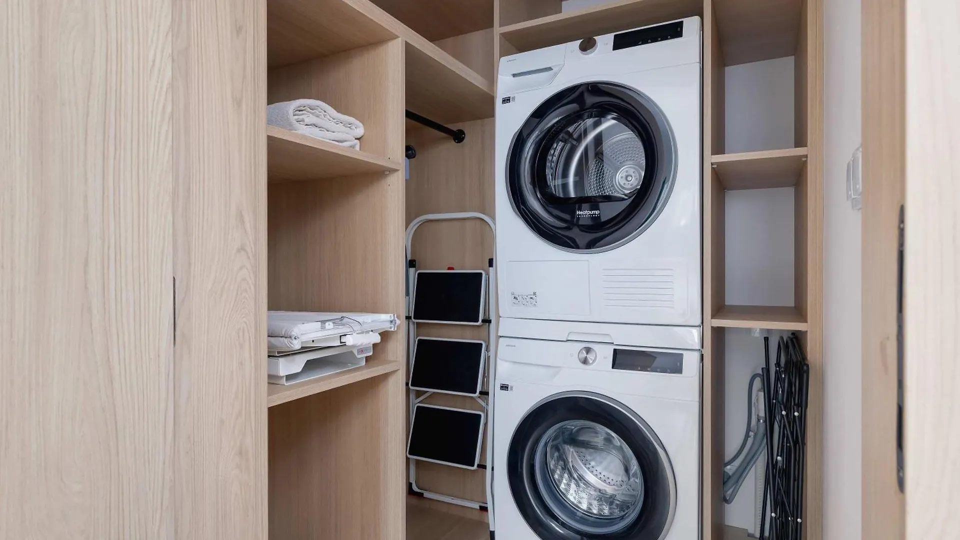 Nowoczesny Rodzinny Apartament Z Klimatyzacja I Parkingiem W Krakowie By Renters Prestige 0*, Krakow Poland