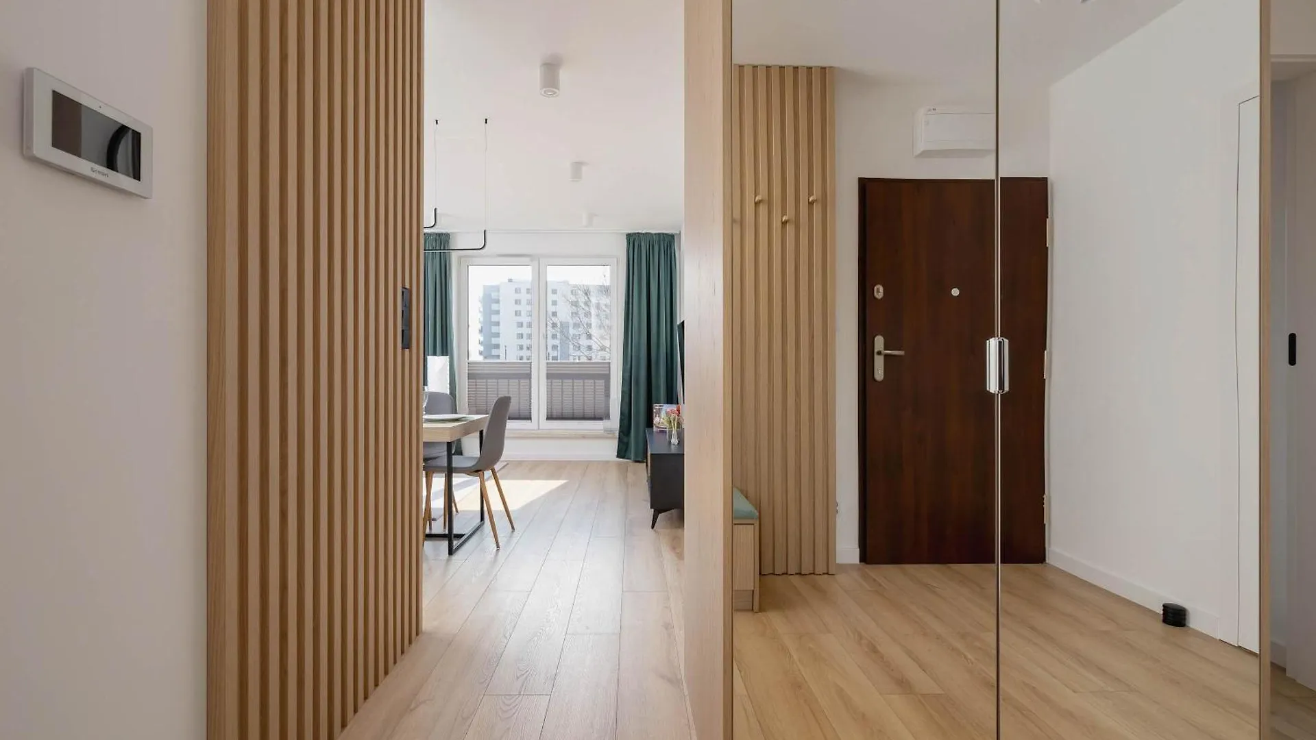 Nowoczesny Rodzinny Apartament Z Klimatyzacja I Parkingiem W Krakowie By Renters Prestige 0*, Krakow Poland