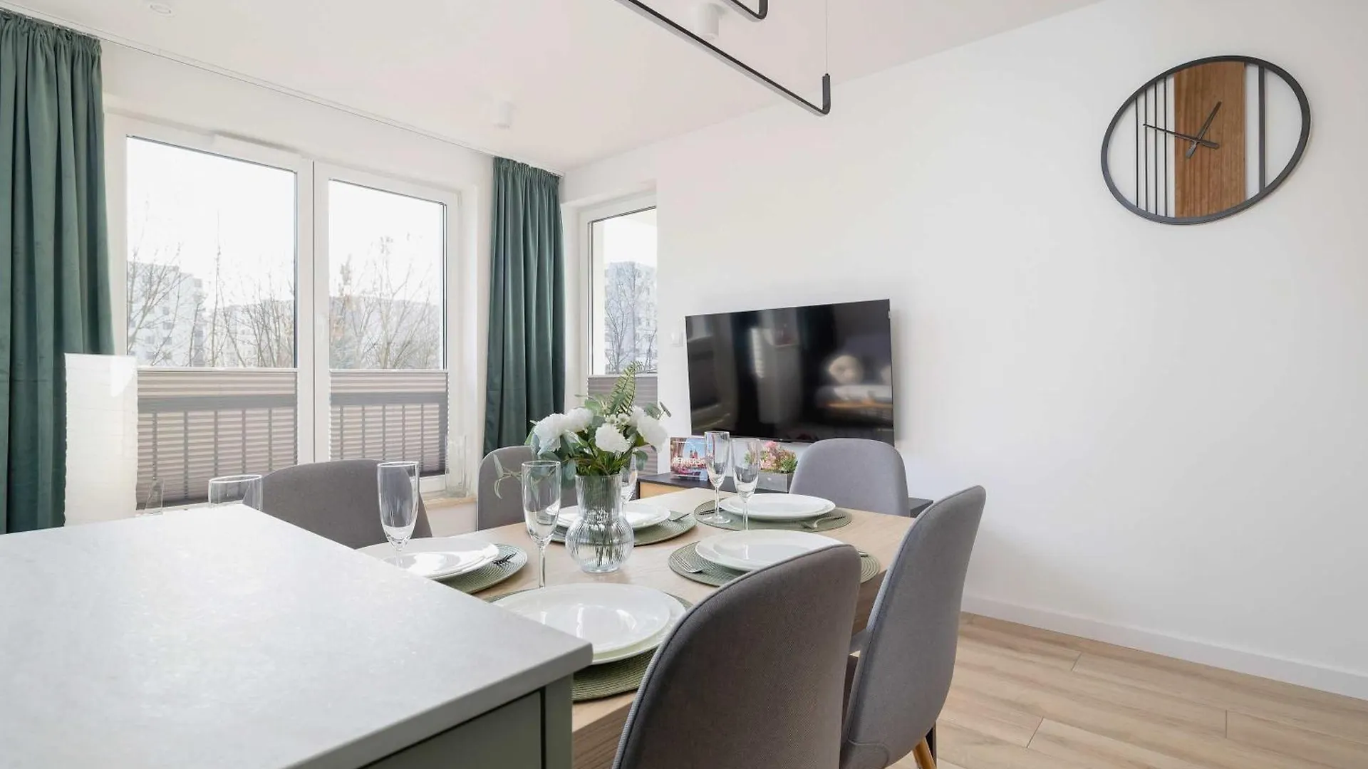 Nowoczesny Rodzinny Apartament Z Klimatyzacja I Parkingiem W Krakowie By Renters Prestige Krakow