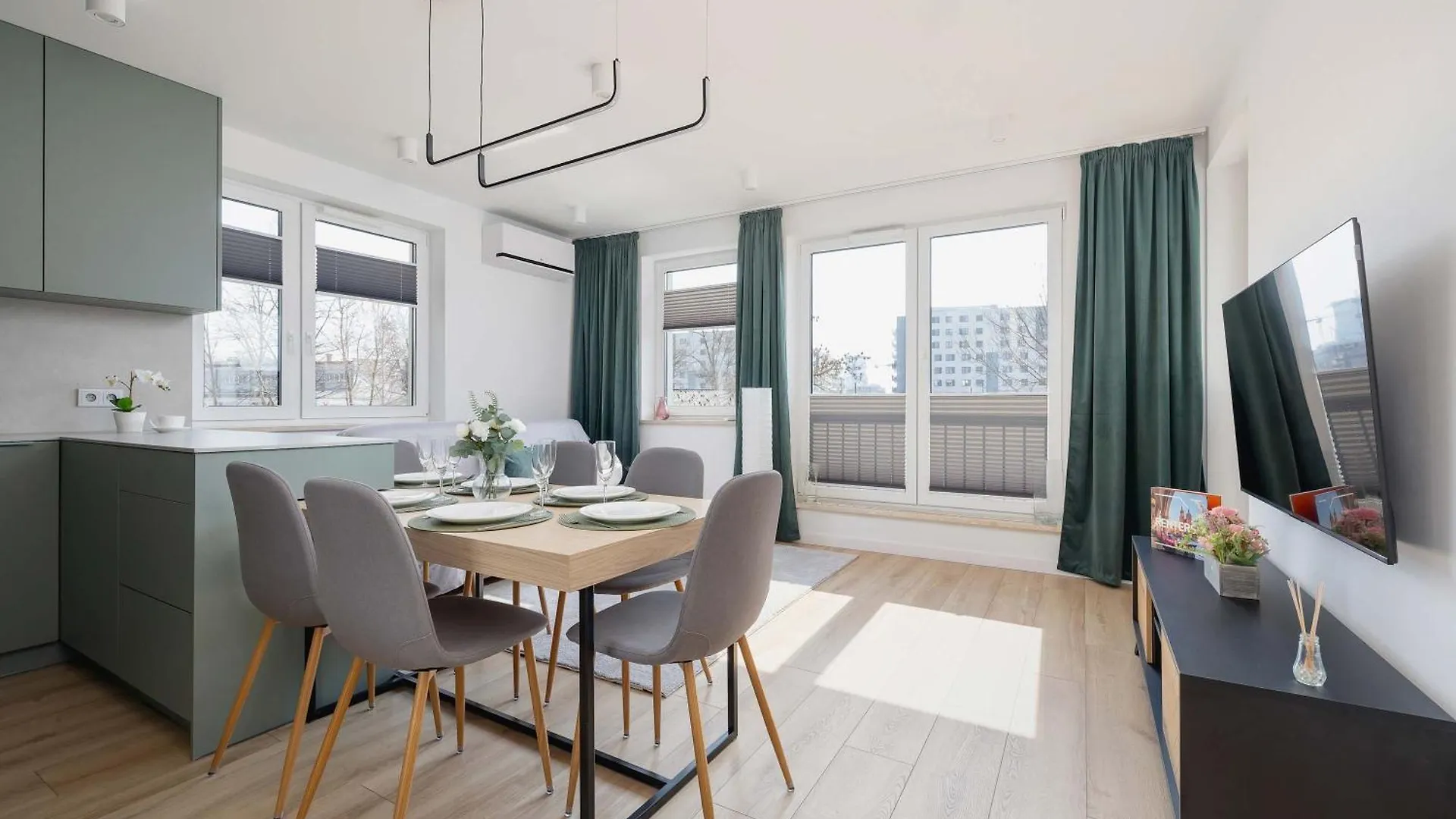 Nowoczesny Rodzinny Apartament Z Klimatyzacja I Parkingiem W Krakowie By Renters Prestige Apartment